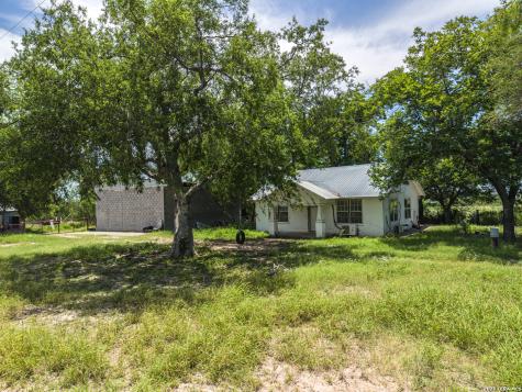 1398 W Moore Avenue Quemado TX 78877