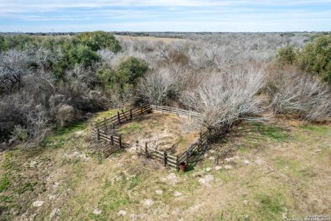 8684 Mineral Cemetery Road Beeville TX 78102
