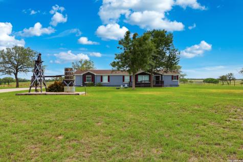 5975 County Road 277 Gillett TX 78116