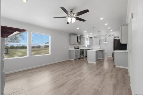 5975 County Road 277 Gillett TX 78116