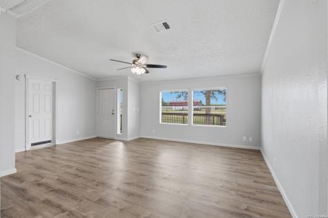 5975 County Road 277 Gillett TX 78116