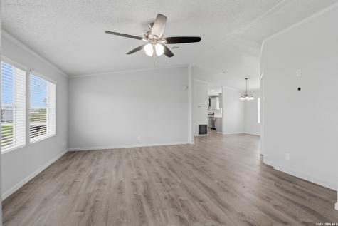 5975 County Road 277 Gillett TX 78116