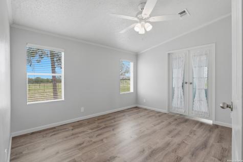 5975 County Road 277 Gillett TX 78116