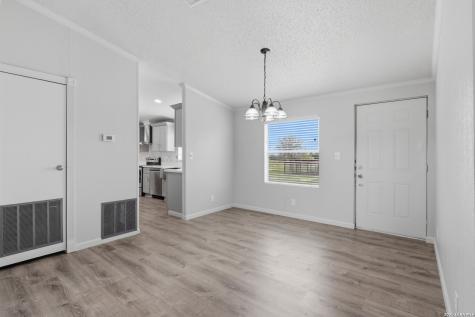 5975 County Road 277 Gillett TX 78116