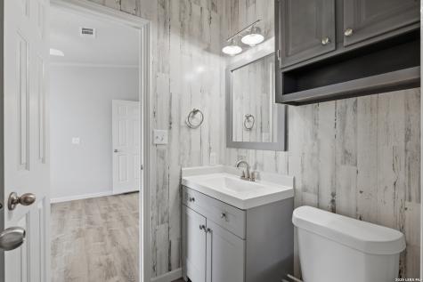 5975 County Road 277 Gillett TX 78116