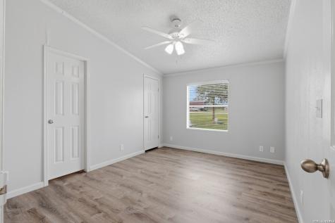 5975 County Road 277 Gillett TX 78116