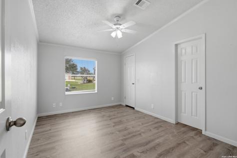 5975 County Road 277 Gillett TX 78116