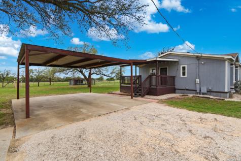 5975 County Road 277 Gillett TX 78116