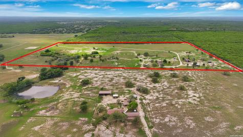 5975 County Road 277 Gillett TX 78116