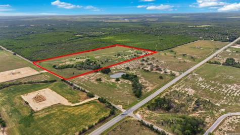5975 County Road 277 Gillett TX 78116