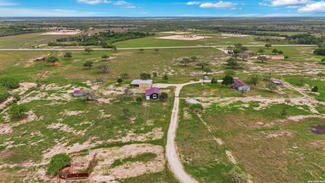 5975 County Road 277 Gillett TX 78116