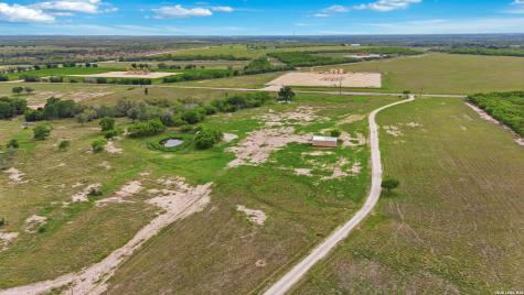 5975 County Road 277 Gillett TX 78116