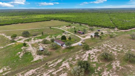 5975 County Road 277 Gillett TX 78116