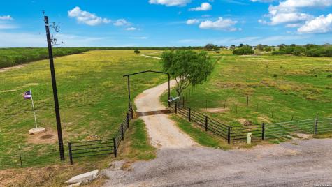 5975 County Road 277 Gillett TX 78116