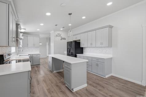 5975 County Road 277 Gillett TX 78116