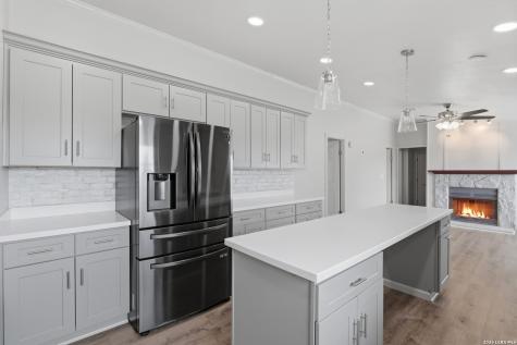 5975 County Road 277 Gillett TX 78116