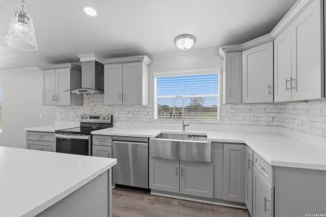 5975 County Road 277 Gillett TX 78116