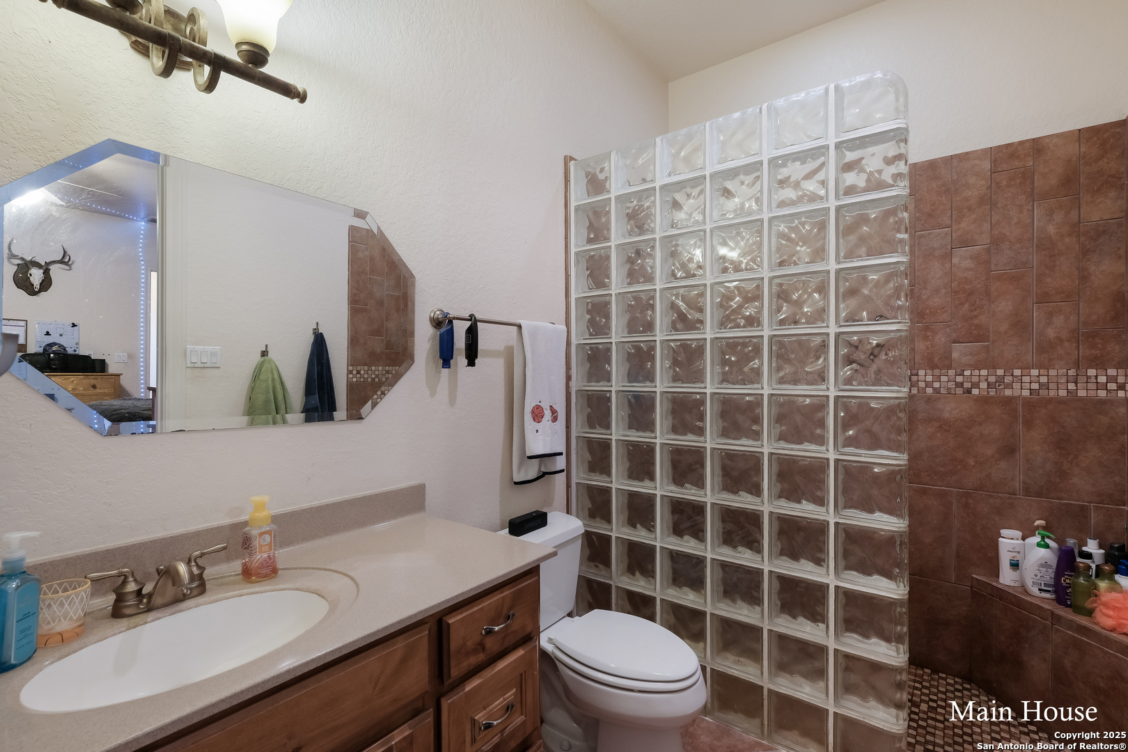 208 Private Road 378 Rio Medina TX 78066
