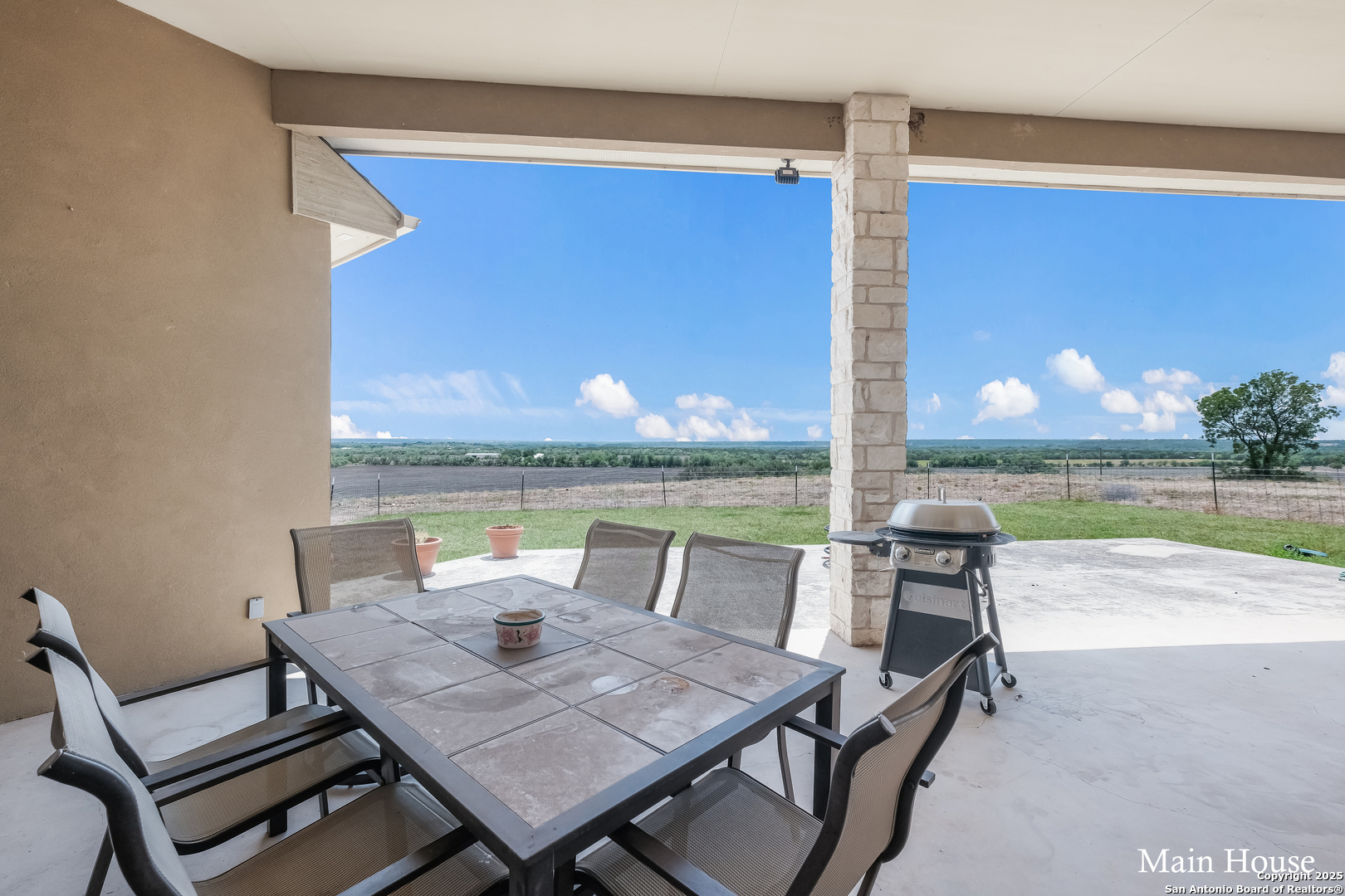208 Private Road 378 Rio Medina TX 78066