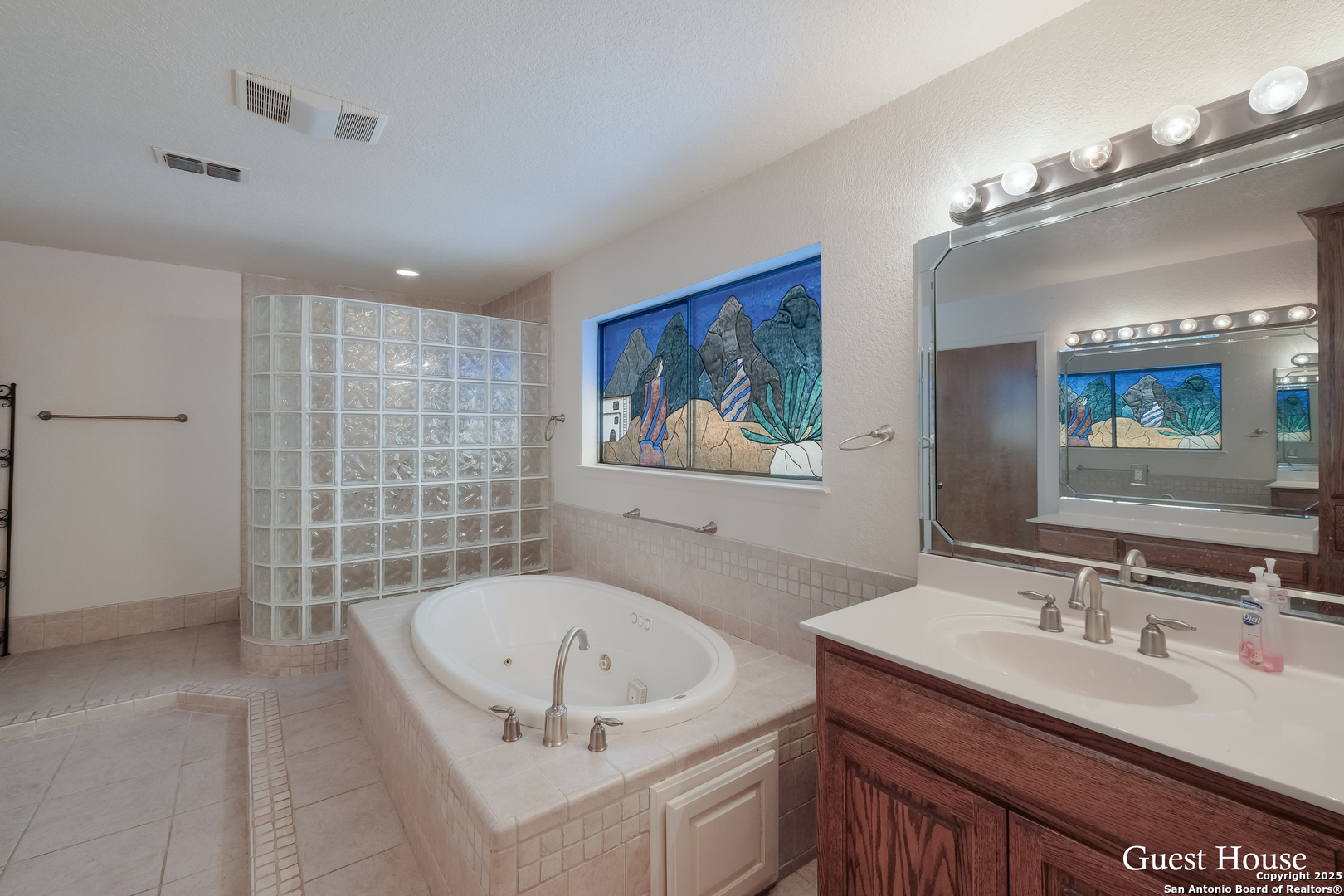 208 Private Road 378 Rio Medina TX 78066