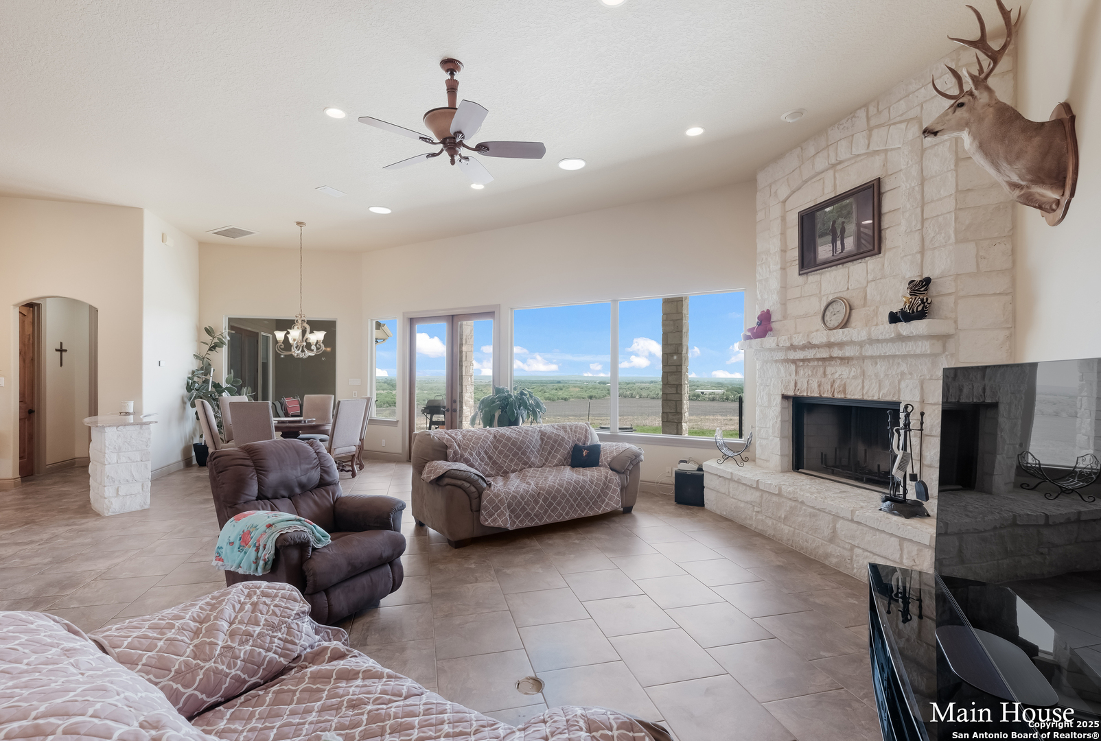 208 Private Road 378 Rio Medina TX 78066