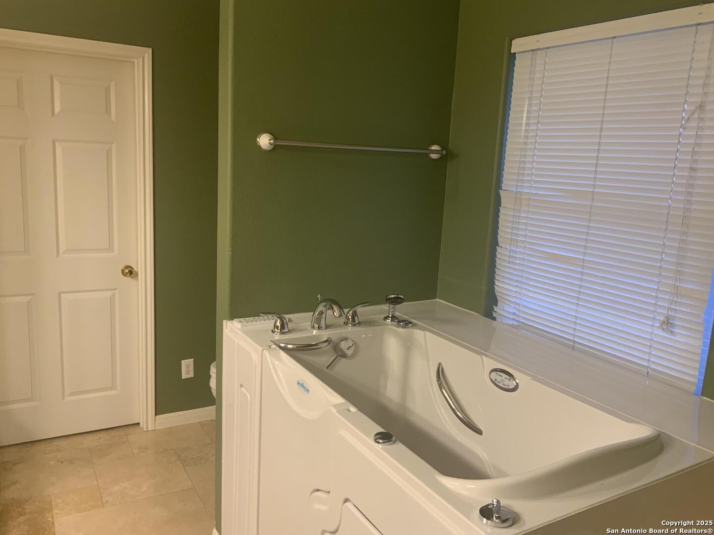 1912 Seminole Trail Dale TX 78616