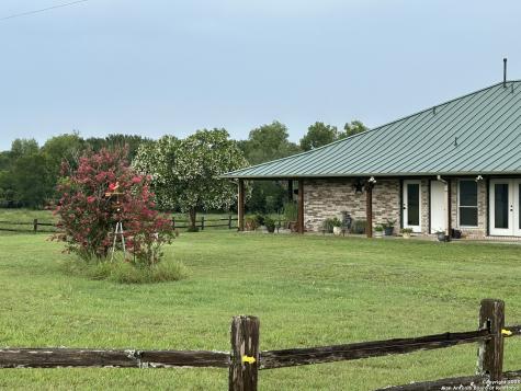 1912 Seminole Trail Dale TX 78616