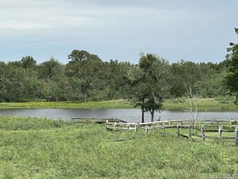 1912 Seminole Trail Dale TX 78616