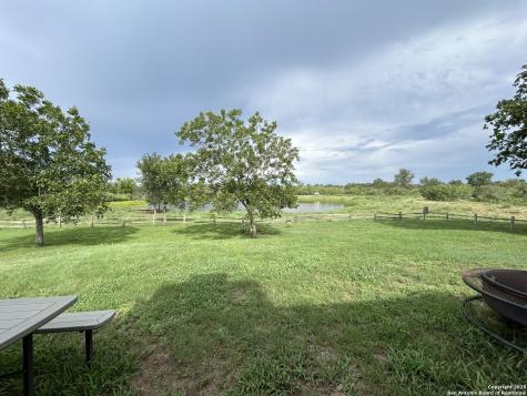 1912 Seminole Trail Dale TX 78616