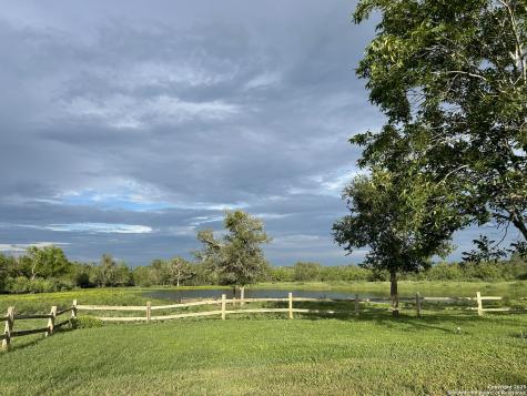 1912 Seminole Trail Dale TX 78616