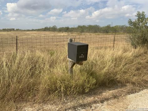 1912 Seminole Trail Dale TX 78616
