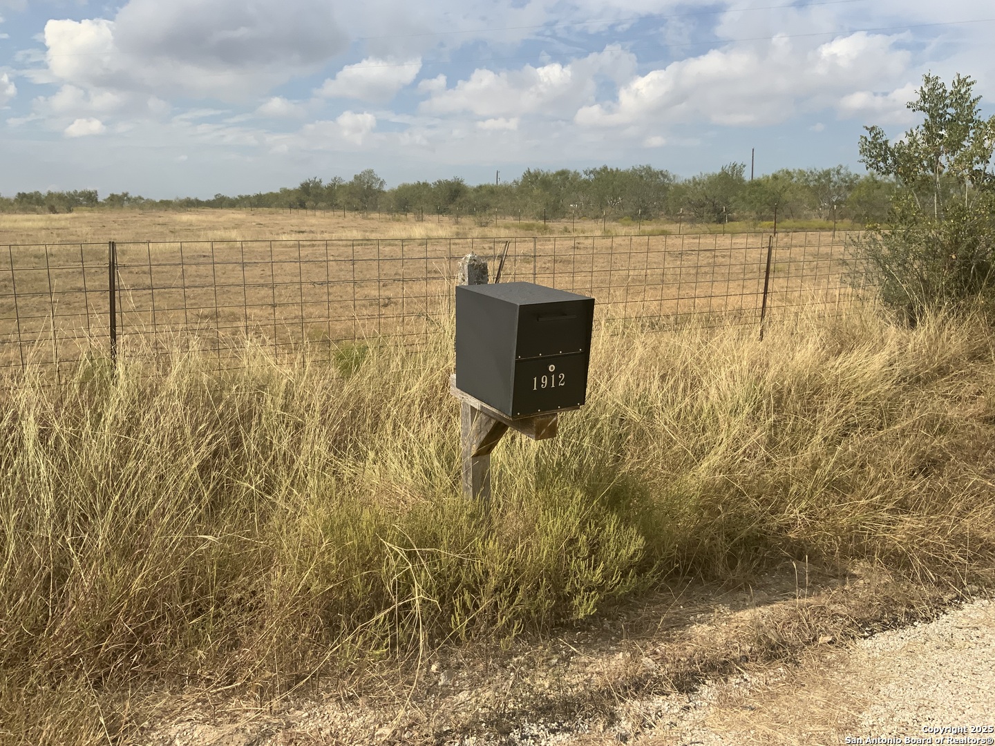 1912 Seminole Trail Dale TX 78616