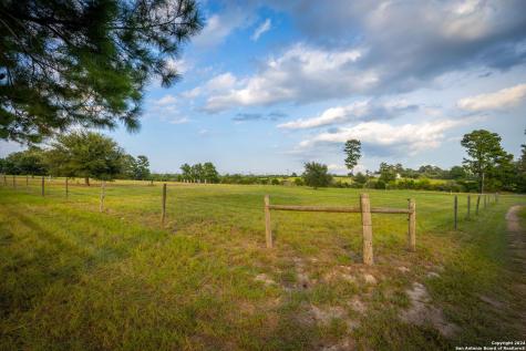 1031 Angel Lake Estates Alleyton TX 78935