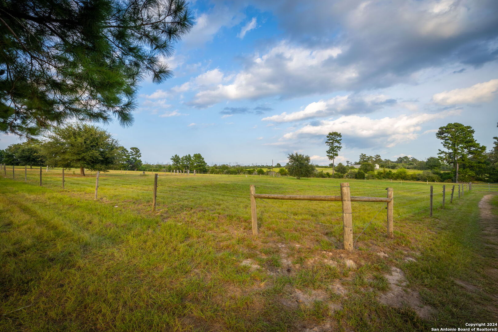 1031 Angel Lake Estates Alleyton TX 78935