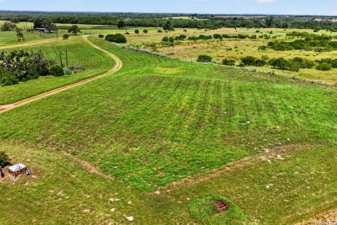 457 County Road 410 Stockdale TX 78160