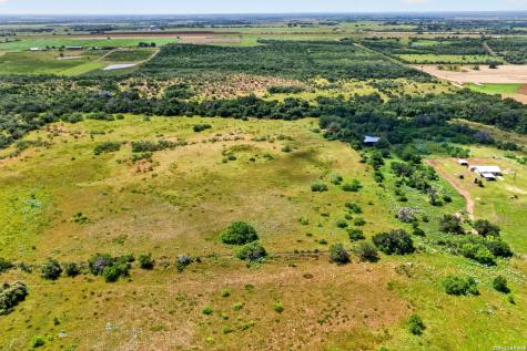 457 County Road 410 Stockdale TX 78160