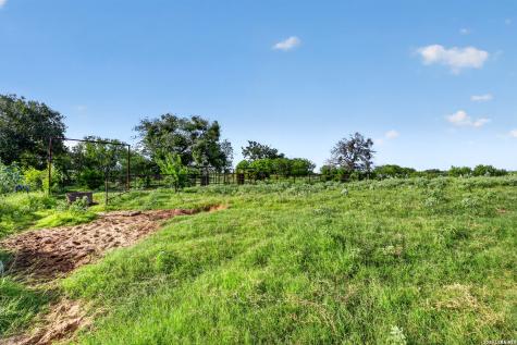457 County Road 410 Stockdale TX 78160