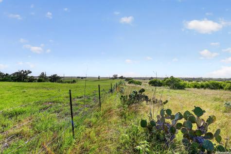 457 County Road 410 Stockdale TX 78160