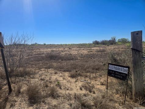 9239 Cr 123 Pawnee TX 78145
