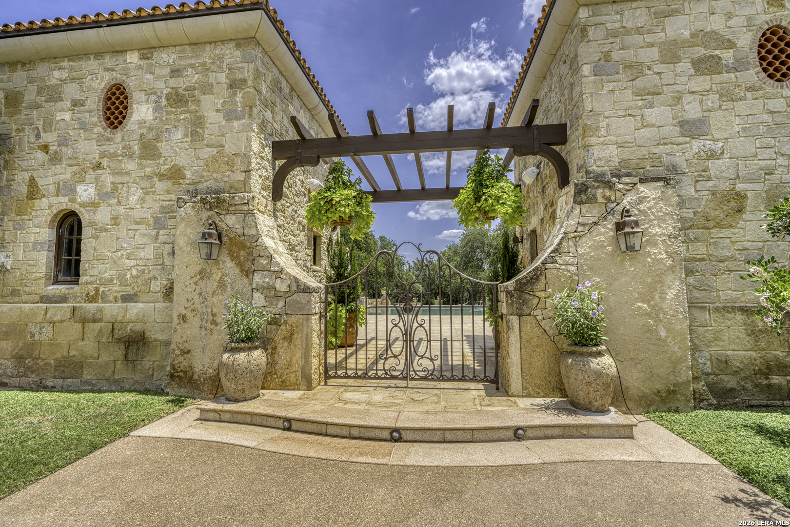 25800 Cox Crossing Road Spicewood TX 78669