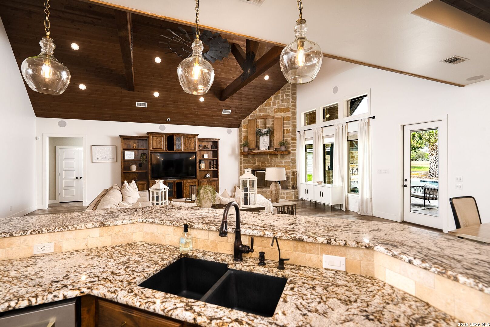 1260 County Road 361 La Vernia TX 78121