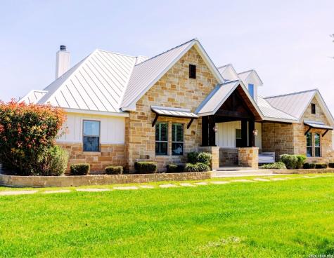 1260 County Road 361 La Vernia TX 78121