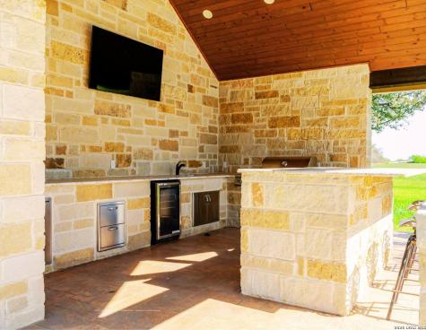 1260 County Road 361 La Vernia TX 78121