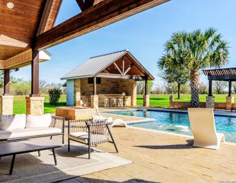 1260 County Road 361 La Vernia TX 78121