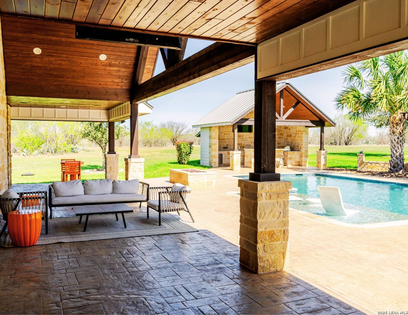 1260 County Road 361 La Vernia TX 78121