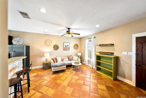 1260 County Road 361 La Vernia TX 78121