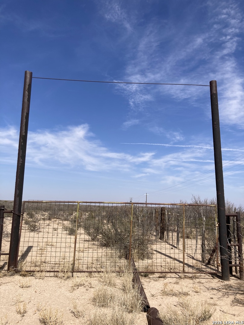 640 Acres +/- Owego Road Girvin TX 79740