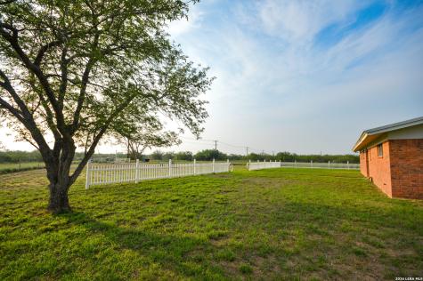 2923 Fm 186 Carrizo Springs TX 78834