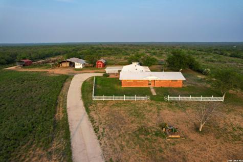 2923 Fm 186 Carrizo Springs TX 78834