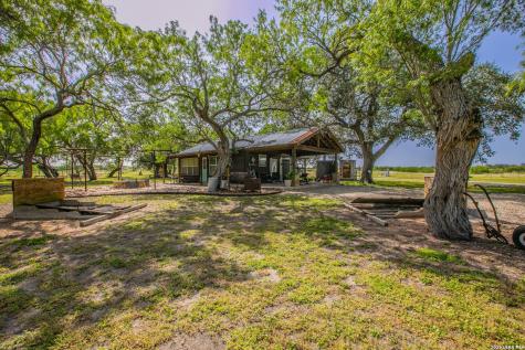 759 County Road 216 Hobson TX 78117